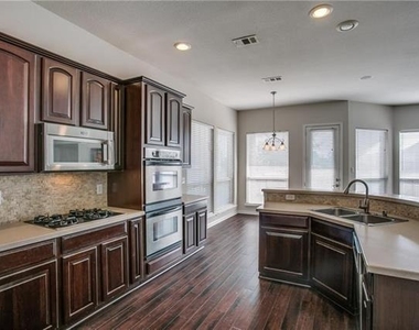 4193 Victory Drive - Photo Thumbnail 8