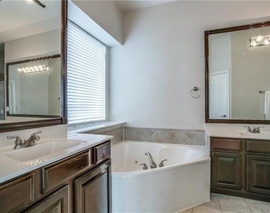 4193 Victory Drive - Photo Thumbnail 17