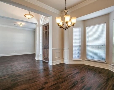 4193 Victory Drive - Photo Thumbnail 2