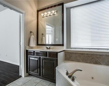 4193 Victory Drive - Photo Thumbnail 16