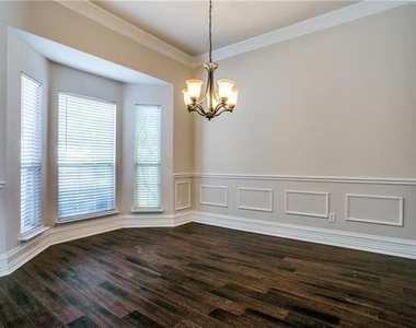 4193 Victory Drive - Photo Thumbnail 4