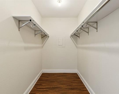 5750 Phoenix Drive - Photo Thumbnail 4