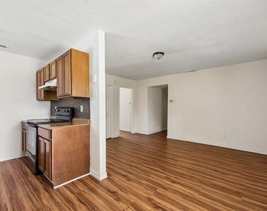 6221 Pine Street - Photo Thumbnail 4