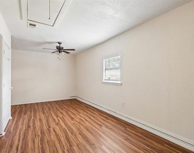 6221 Pine Street - Photo Thumbnail 8