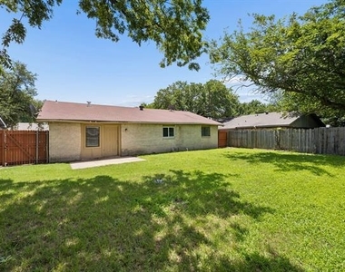 6221 Pine Street - Photo Thumbnail 11