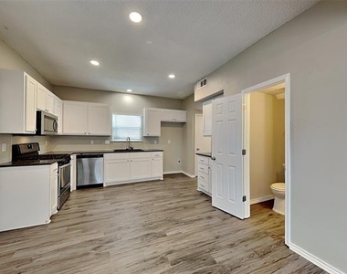 600 Blue Leaf Drive - Photo Thumbnail 6