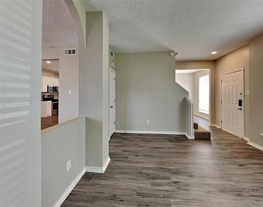600 Blue Leaf Drive - Photo Thumbnail 2