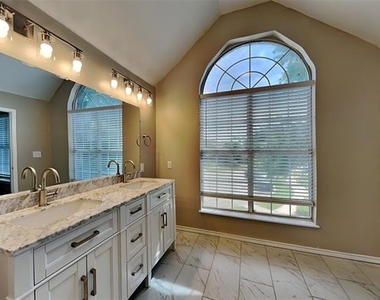 600 Blue Leaf Drive - Photo Thumbnail 12