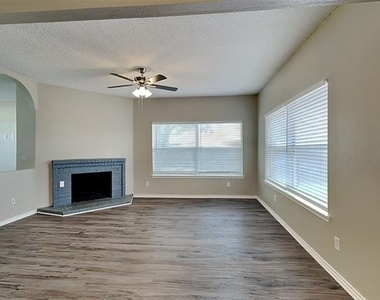 600 Blue Leaf Drive - Photo Thumbnail 5