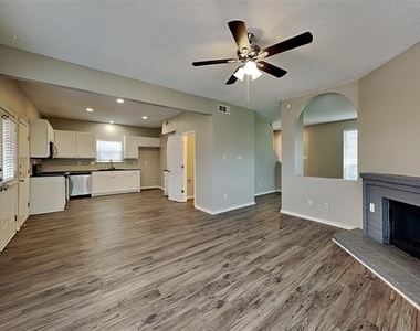 600 Blue Leaf Drive - Photo Thumbnail 3
