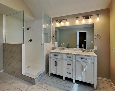 600 Blue Leaf Drive - Photo Thumbnail 11