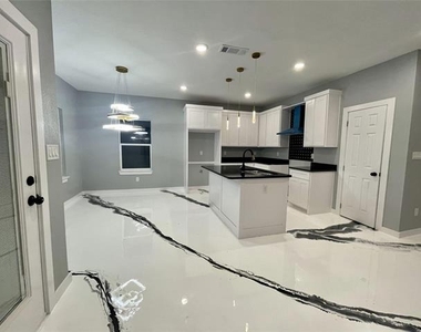 1317 Hemphill Street - Photo Thumbnail 6