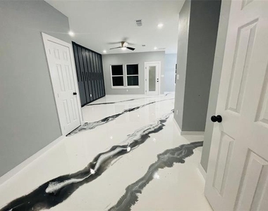 1317 Hemphill Street - Photo Thumbnail 3