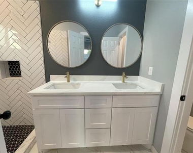 1317 Hemphill Street - Photo Thumbnail 12