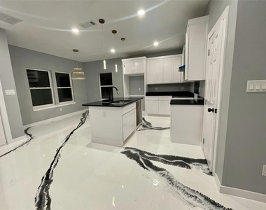 1317 Hemphill Street - Photo Thumbnail 5
