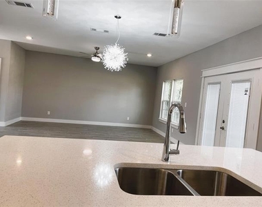 1806 Fuller Street - Photo Thumbnail 3