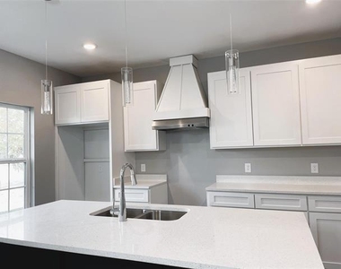 1806 Fuller Street - Photo Thumbnail 4