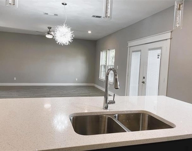 1806 Fuller Street - Photo Thumbnail 2