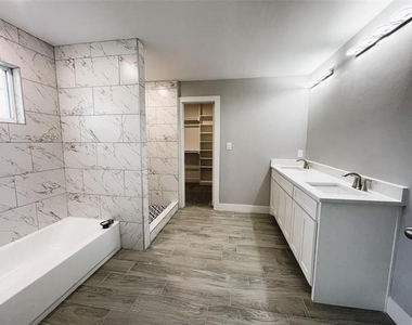 1806 Fuller Street - Photo Thumbnail 7