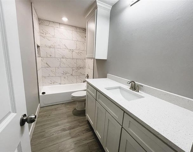1806 Fuller Street - Photo Thumbnail 12