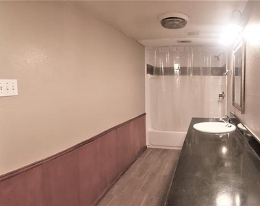 7604 Bridges Avenue - Photo Thumbnail 10