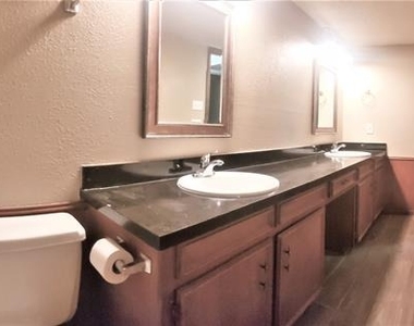 7604 Bridges Avenue - Photo Thumbnail 11
