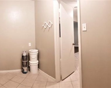 7604 Bridges Avenue - Photo Thumbnail 13