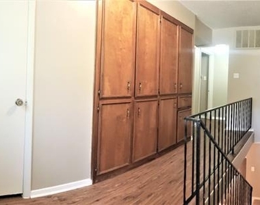 7604 Bridges Avenue - Photo Thumbnail 8