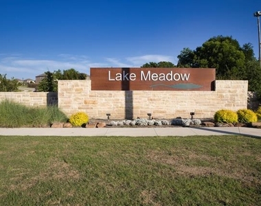 605 Grenada Lake Drive - Photo Thumbnail 38
