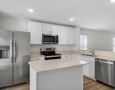 605 Grenada Lake Drive - Photo Thumbnail 10