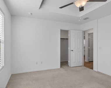 605 Grenada Lake Drive - Photo Thumbnail 18