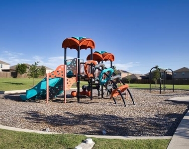 605 Grenada Lake Drive - Photo Thumbnail 34