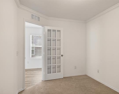 605 Grenada Lake Drive - Photo Thumbnail 7