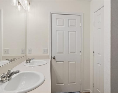 605 Grenada Lake Drive - Photo Thumbnail 20