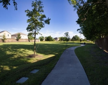 605 Grenada Lake Drive - Photo Thumbnail 32