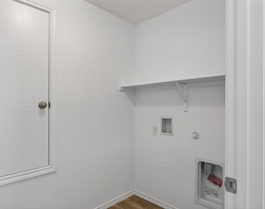 605 Grenada Lake Drive - Photo Thumbnail 28