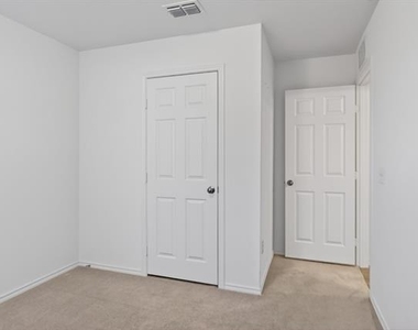 605 Grenada Lake Drive - Photo Thumbnail 22