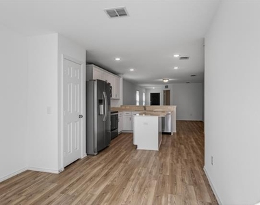 605 Grenada Lake Drive - Photo Thumbnail 15
