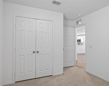 605 Grenada Lake Drive - Photo Thumbnail 26