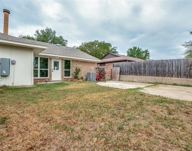 1108 Highpoint Road - Photo Thumbnail 12