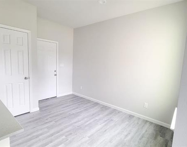 4105 Stuart Street - Photo Thumbnail 3