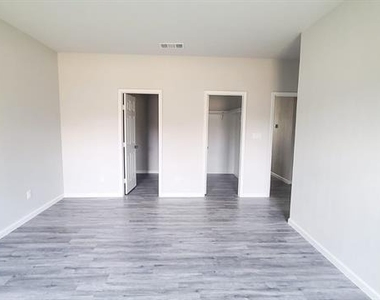 4105 Stuart Street - Photo Thumbnail 11