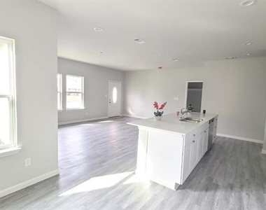 4105 Stuart Street - Photo Thumbnail 2