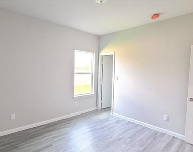 4105 Stuart Street - Photo Thumbnail 13