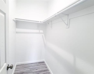 4105 Stuart Street - Photo Thumbnail 6