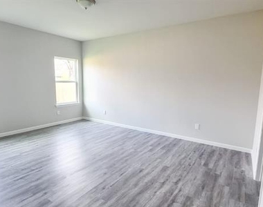 4105 Stuart Street - Photo Thumbnail 12