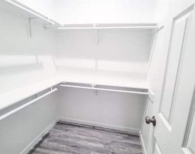 4105 Stuart Street - Photo Thumbnail 5