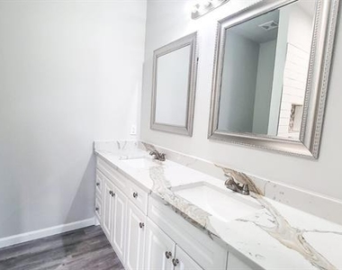 4105 Stuart Street - Photo Thumbnail 7