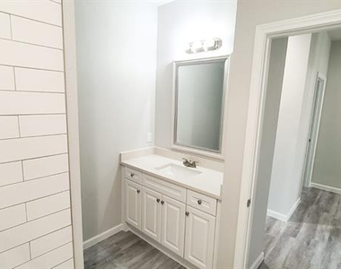 4105 Stuart Street - Photo Thumbnail 15