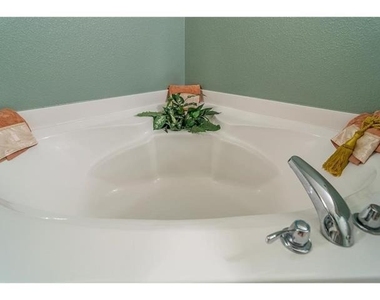 1009 Hawthorne Road - Photo Thumbnail 8